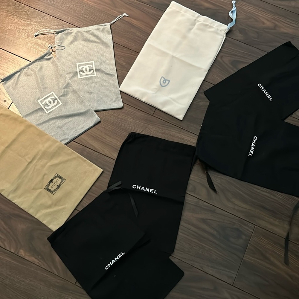 Shoe bag dust covers